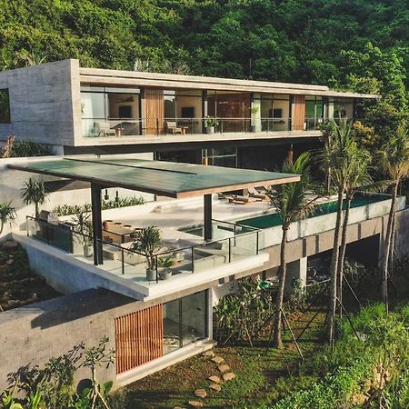 Tampah Hills Hotel Selong Belanak Exterior photo
