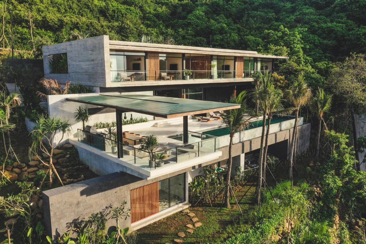 Tampah Hills Hotel Selong Belanak Exterior photo