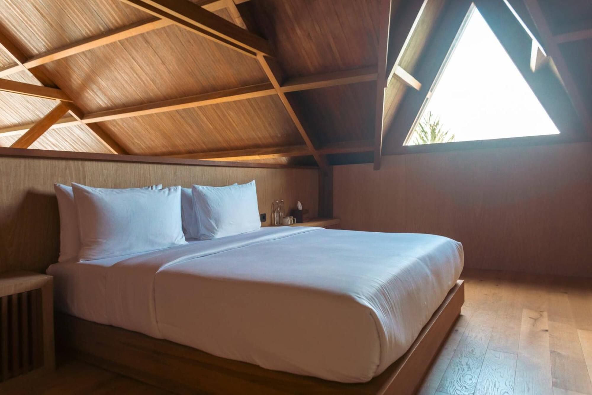 Tampah Hills Hotel Selong Belanak Exterior photo