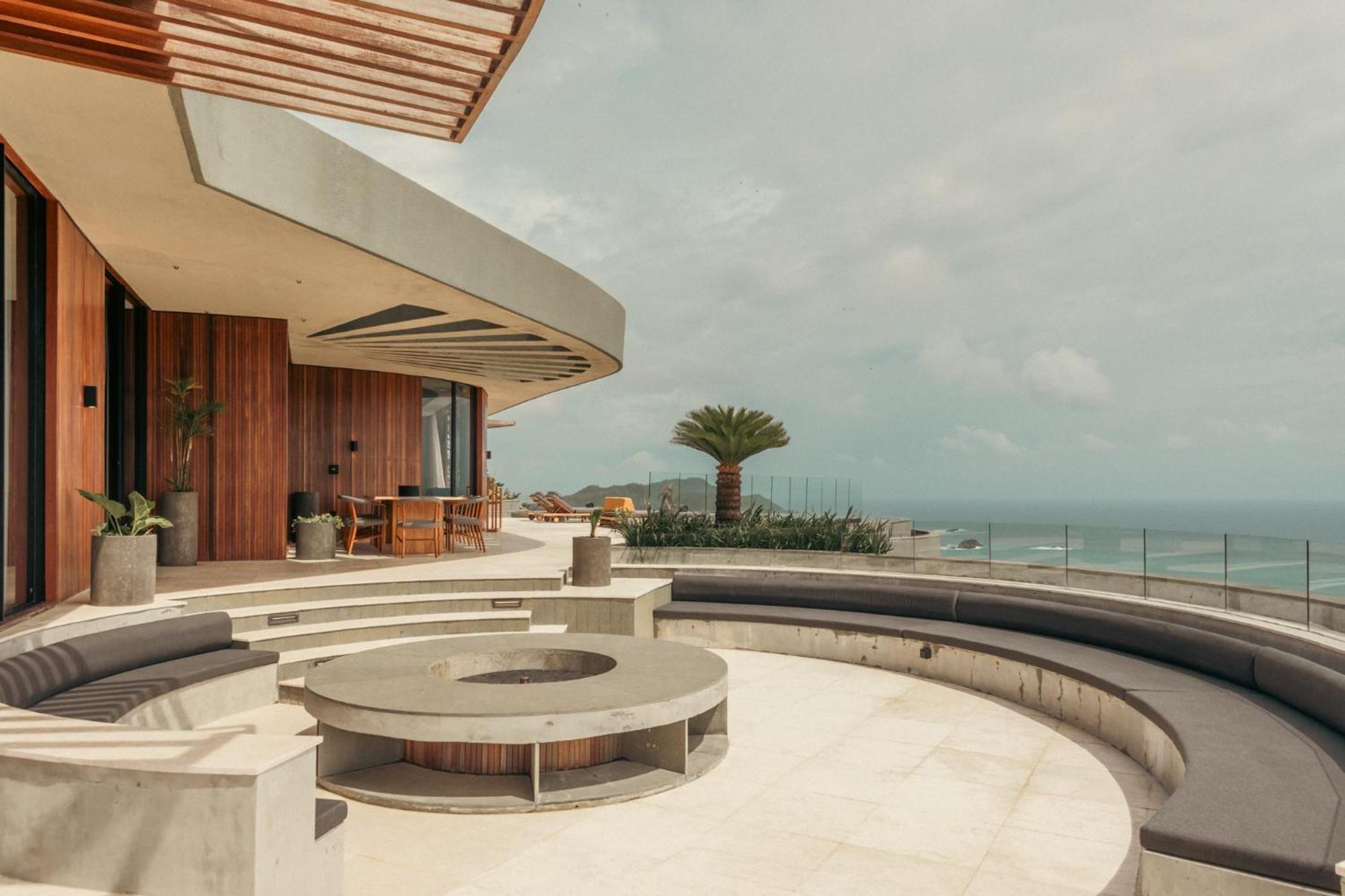 Tampah Hills Hotel Selong Belanak Exterior photo