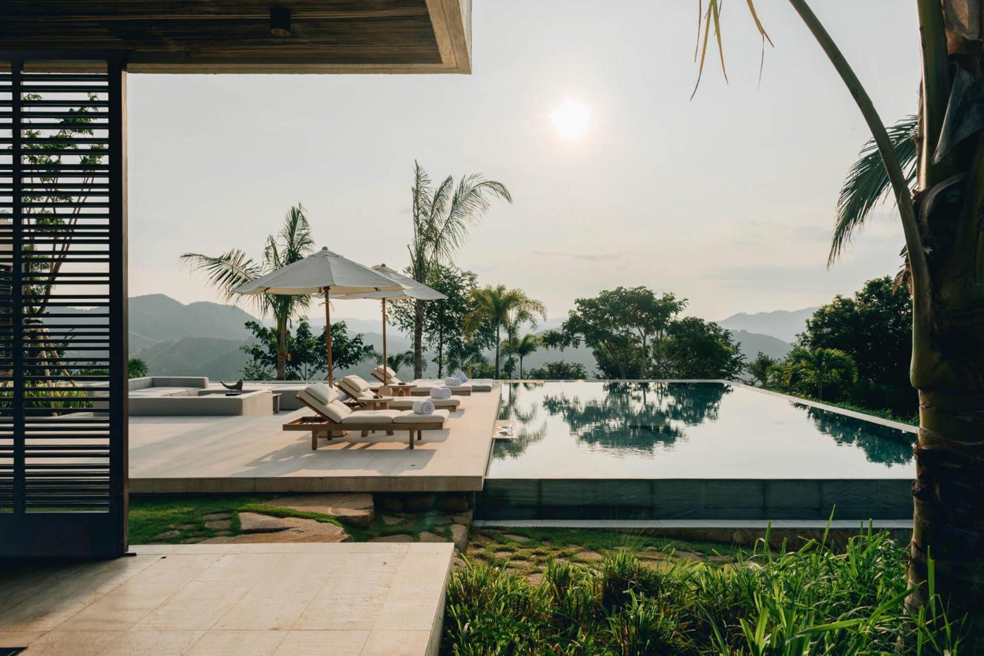 Tampah Hills Hotel Selong Belanak Exterior photo